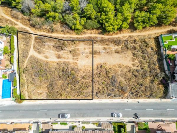 Terreno en avenida del Cantábrico