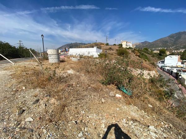 Terreno en calle Amapolas