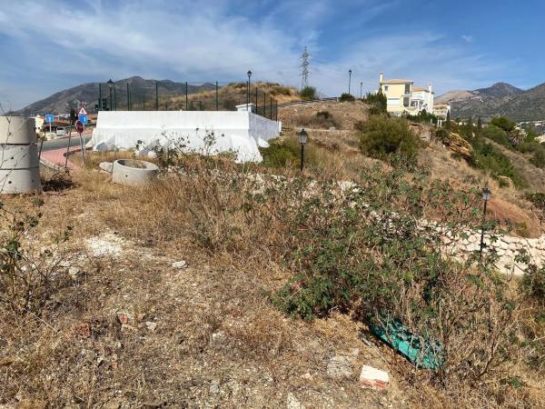 Terreno en calle Amapolas