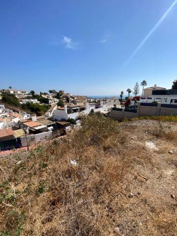 Terreno en calle Amapolas
