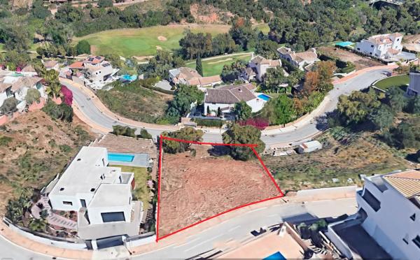 Terreno en calle Trebol