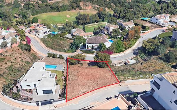 Terreno en calle Trebol