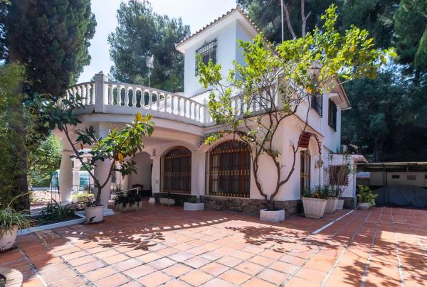 Terreno en calle Jacinto Benavente