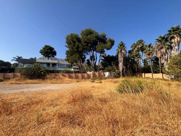 Terreno en calle Alora