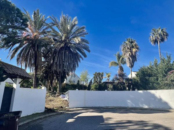 Terreno en Barrio Guadalmina Baja