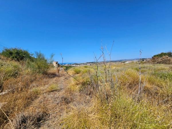 Terreno en avenida de Karat