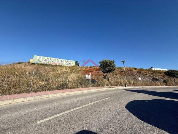 Terreno en avenida Palmeras de Baviera