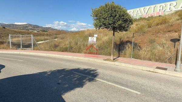 Terreno en avenida Palmeras de Baviera