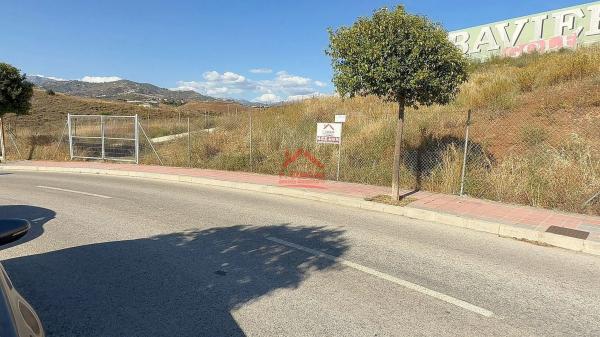 Terreno en avenida Palmeras de Baviera