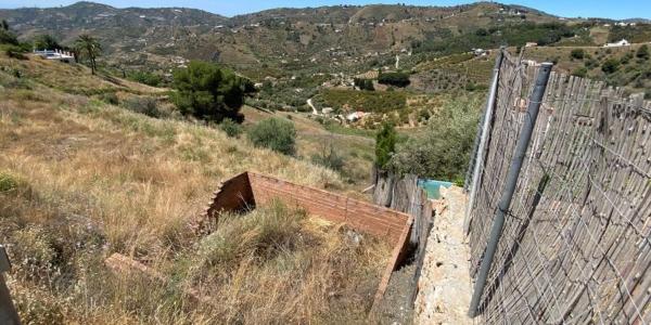 Terreno en camino de la Cruz