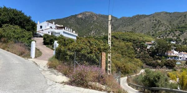 Terreno en camino de la Cruz