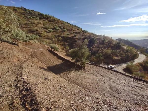 Terreno en Moclinejo