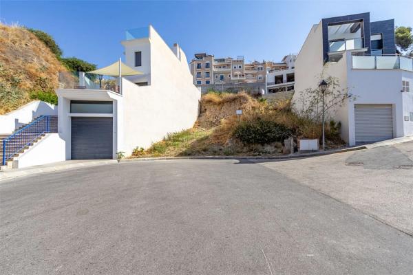 Terreno en calle Saturno