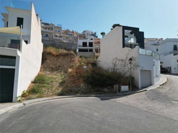 Terreno en calle Saturno