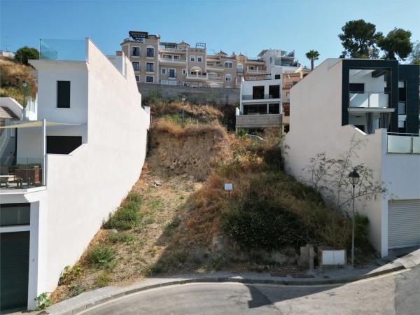 Terreno en calle Saturno