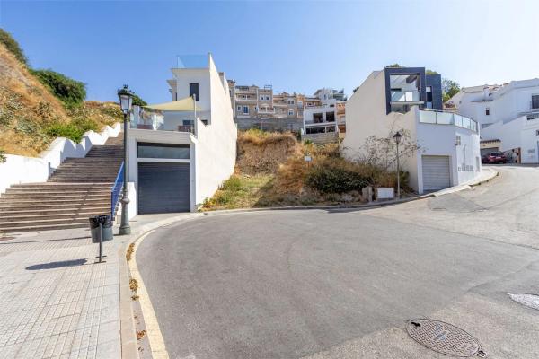 Terreno en calle Saturno