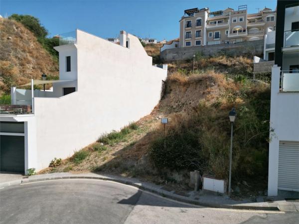 Terreno en calle Saturno