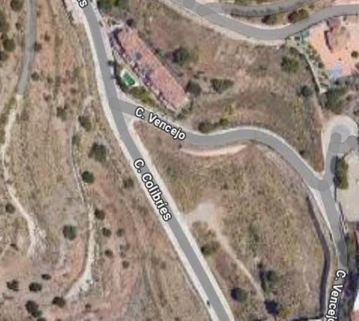Terreno en calle Vencejo