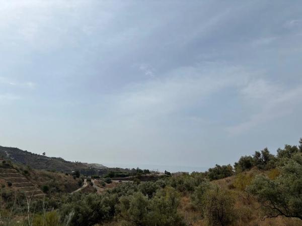 Terreno en carretera Benagalbón
