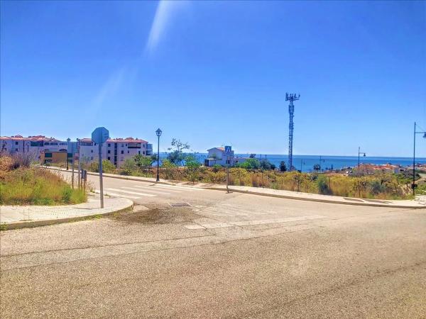 Terreno en calle Las Adelfas s/n