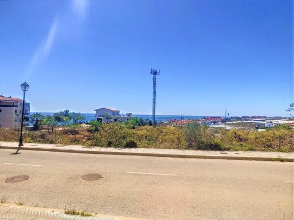 Terreno en calle Las Adelfas s/n