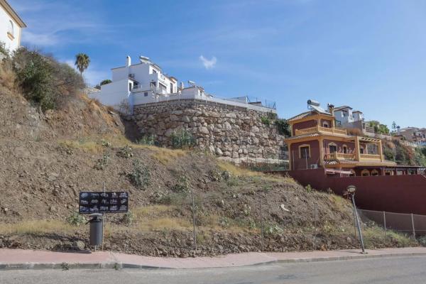 Terreno en calle Chirimoya