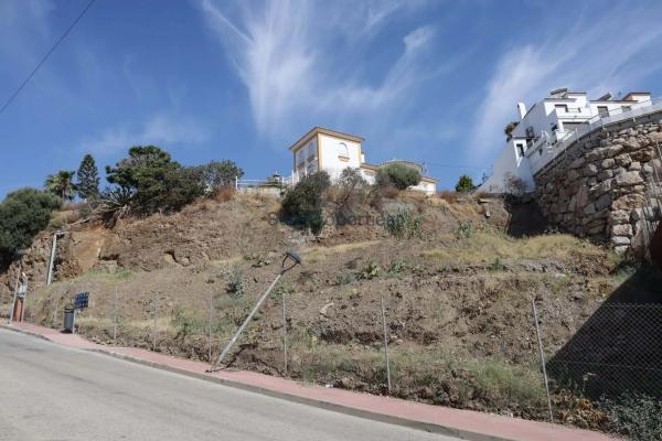 Terreno en calle Chirimoya