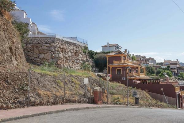 Terreno en calle Chirimoya