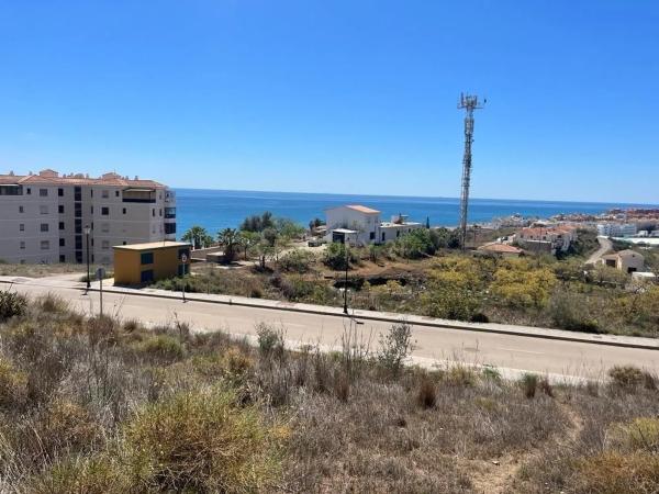 Terreno en calle Las Adelfas