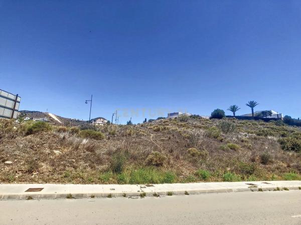 Terreno en calle Las Adelfas