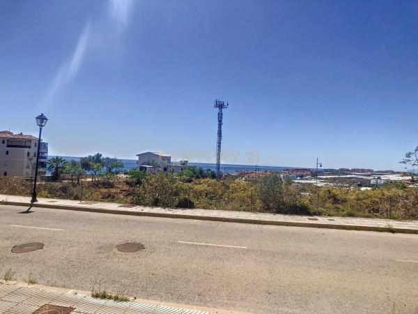 Terreno en calle Las Adelfas