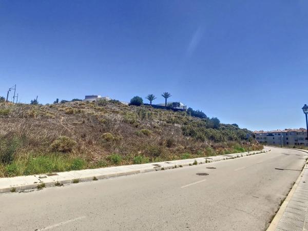 Terreno en calle Las Adelfas