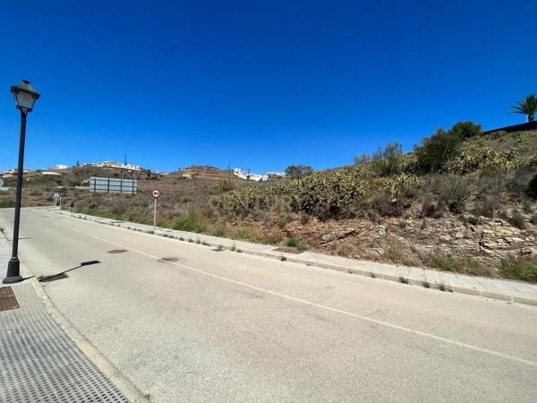 Terreno en calle Las Adelfas