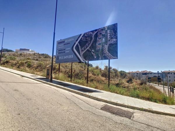 Terreno en calle Las Adelfas