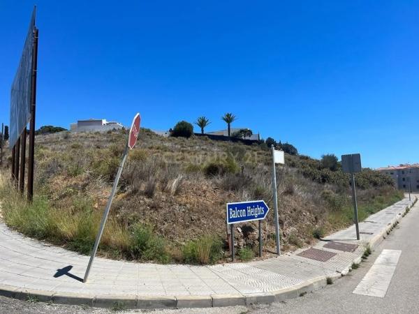 Terreno en calle Las Adelfas