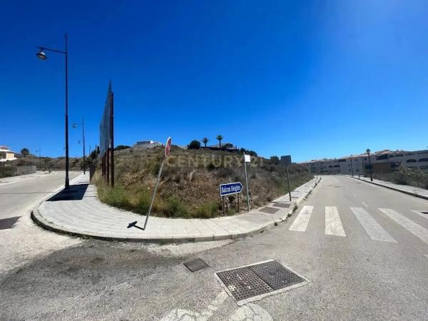 Terreno en calle Las Adelfas