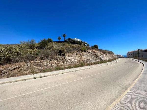 Terreno en calle Las Adelfas