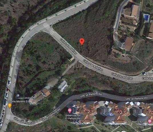 Terreno en calle Las Adelfas