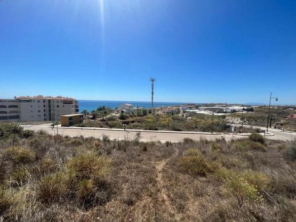 Terreno en calle Las Adelfas