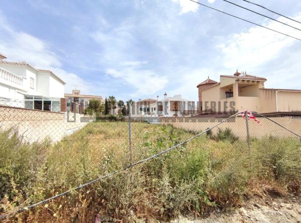 Terreno en calle Hierbabuena, 10