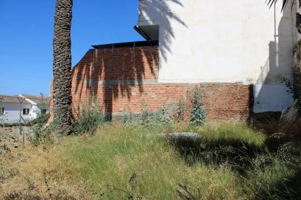 Terreno en plaza Santa Cruz