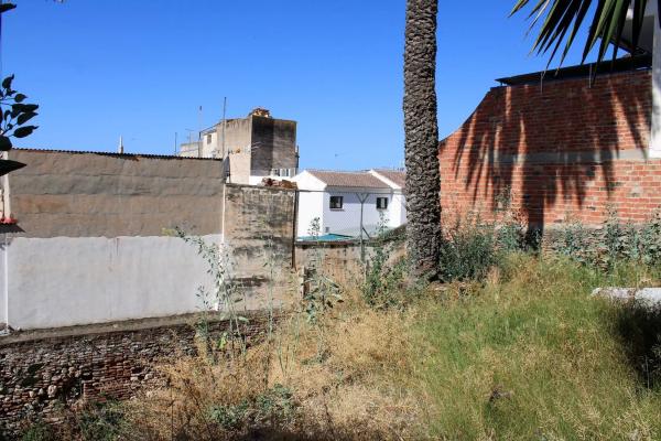 Terreno en plaza Santa Cruz