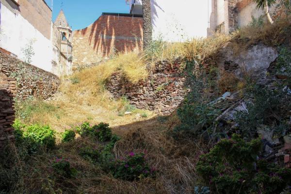 Terreno en plaza Santa Cruz