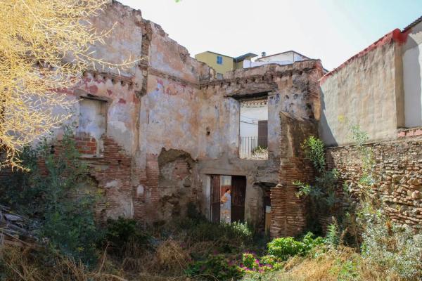 Terreno en plaza Santa Cruz