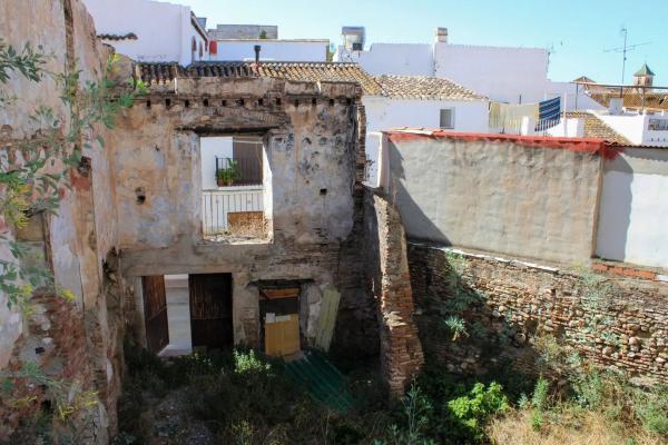 Terreno en plaza Santa Cruz