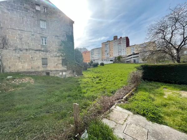 Terreno en avenida 25 de Xullo