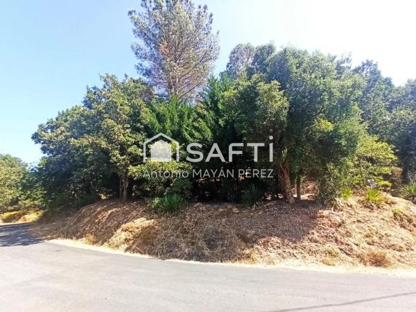 Terreno en camino de Santa Uxia