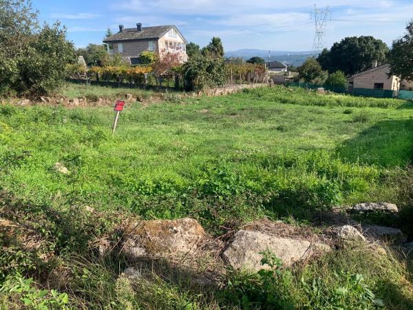 Terreno en carretera Paradela s/n