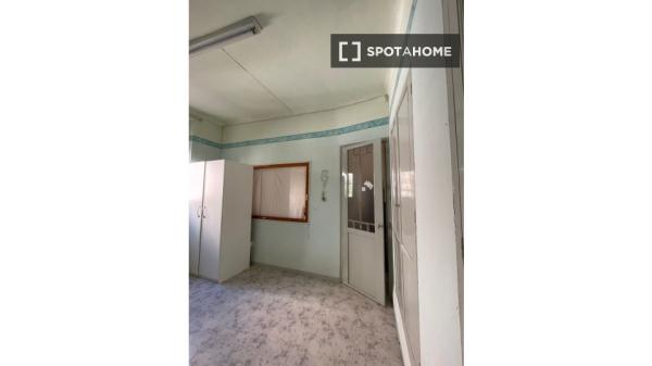 Room in shared apartment in Alcoi