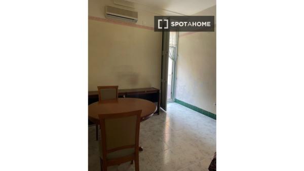 Room in shared apartment in Alcoi